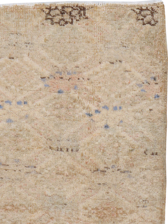 Vintage Turkish Anatolian Square Rug, No.15961 - Gsblank