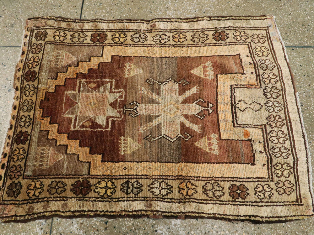 Vintage Turkish Anatolian Rug, No.15997 - Gsblank