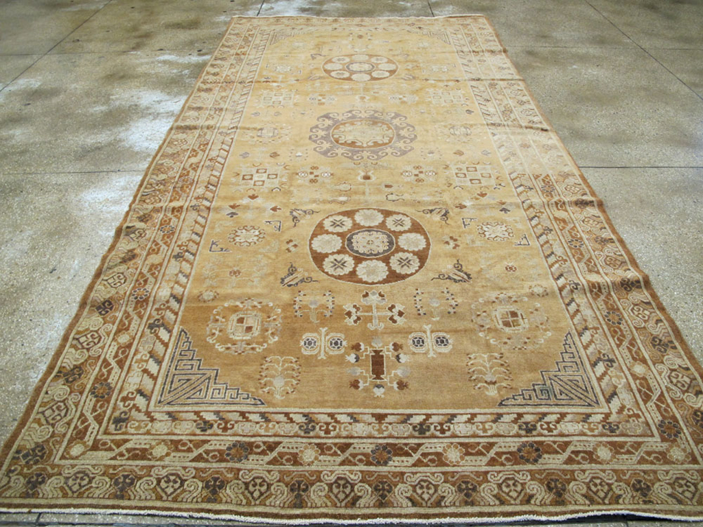 Antique East Turkest Khotan Carpet, No.16118 - Gsblank