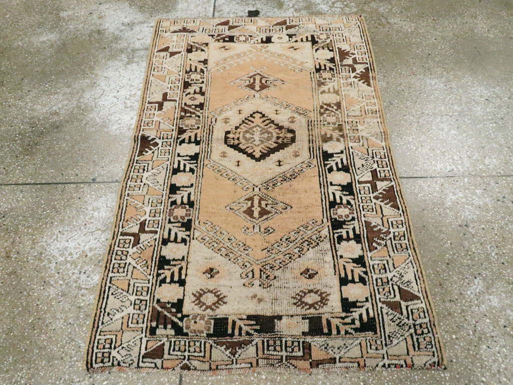 Vintage Turkish Ghiordes Rug, No.16195 - Gsblank