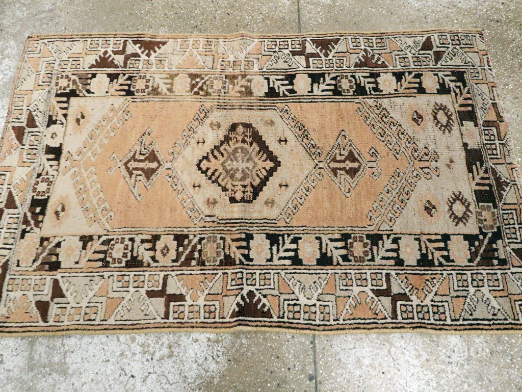 Vintage Turkish Ghiordes Rug, No.16195 - Gsblank