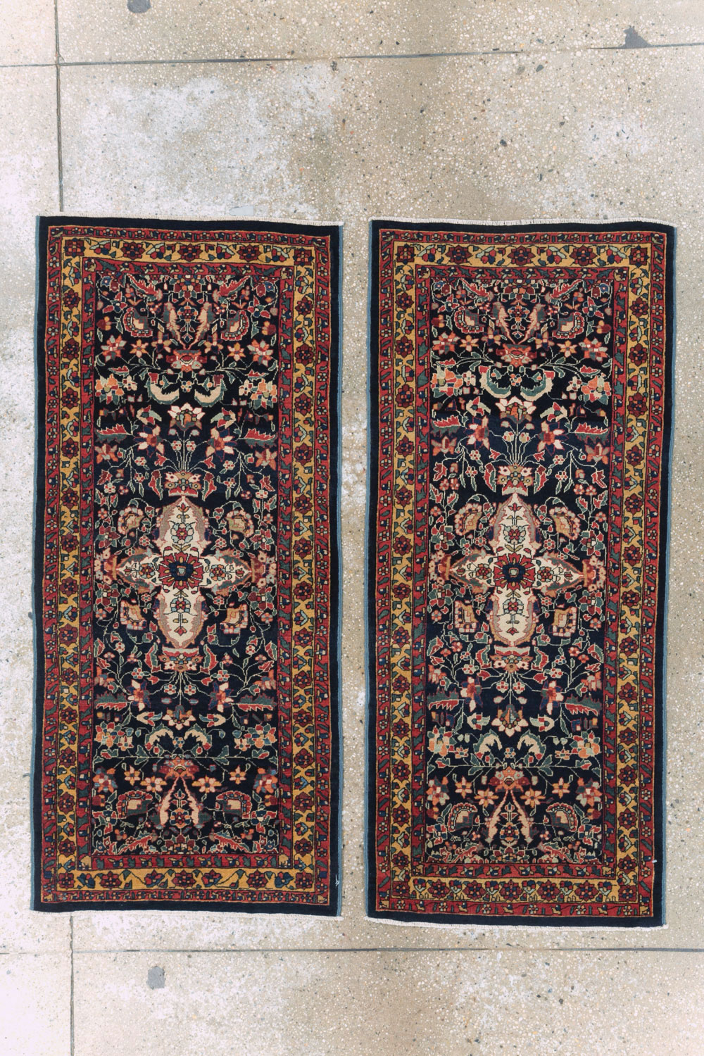 Antique Persian Sarouk Fereghan Throw Rug (Pair: 2 of 2), No.16997 - Gsblank