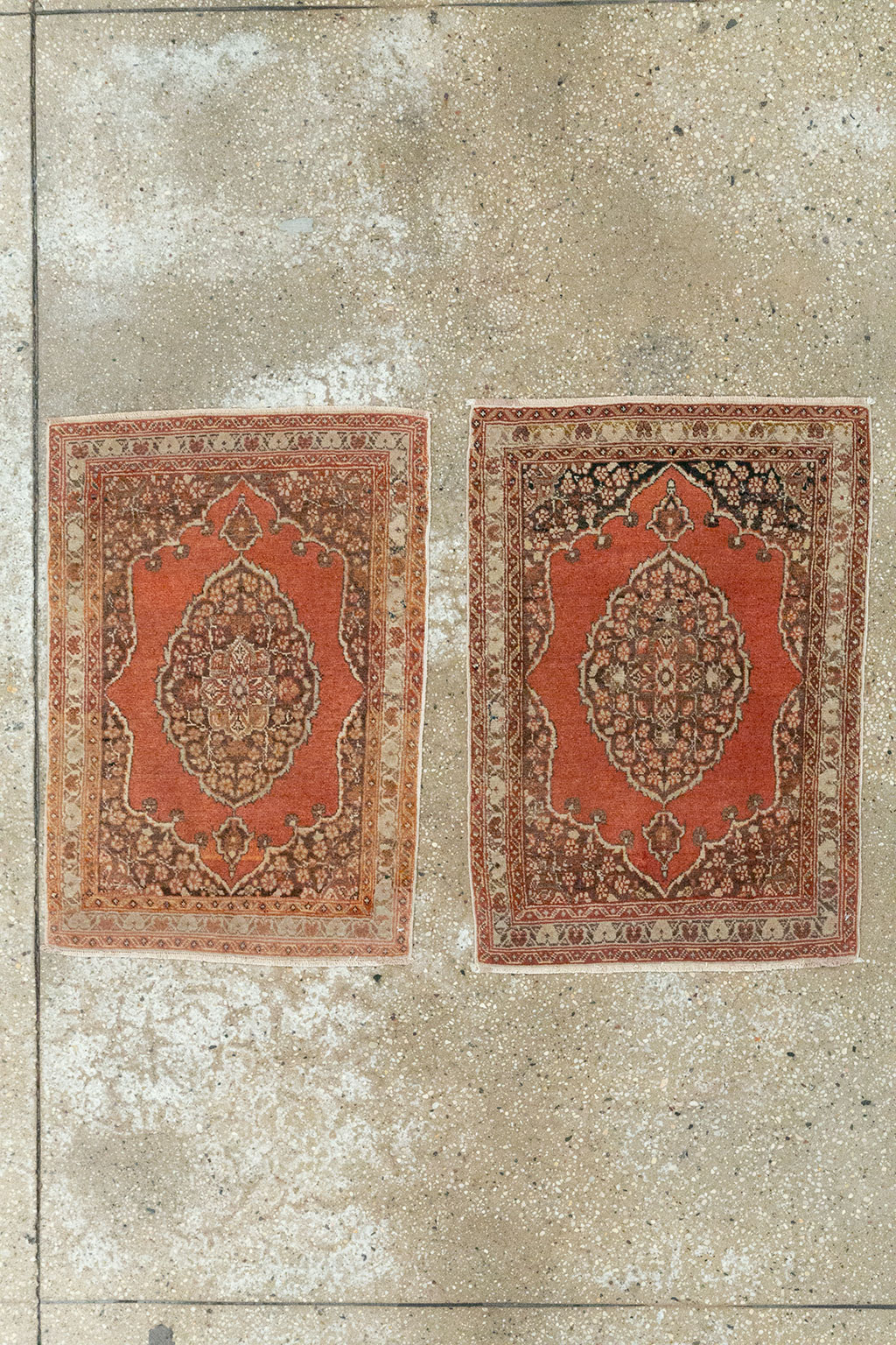 Antique Persian Tabriz Rug (Pair: 2 of 2), No.17521 - Gsblank