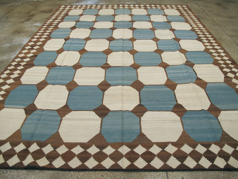 Modern Persian Kilim Room Size Rug, No.17825 - Gsblank