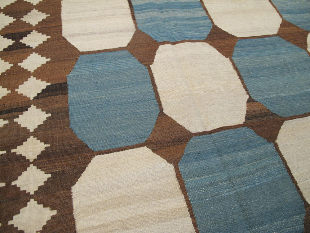 Modern Persian Kilim Room Size Rug, No.17825 - Gsblank