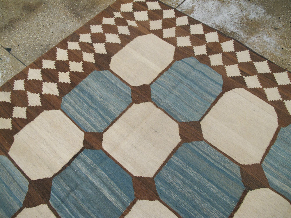 Modern Persian Kilim Room Size Rug, No.17825 - Gsblank