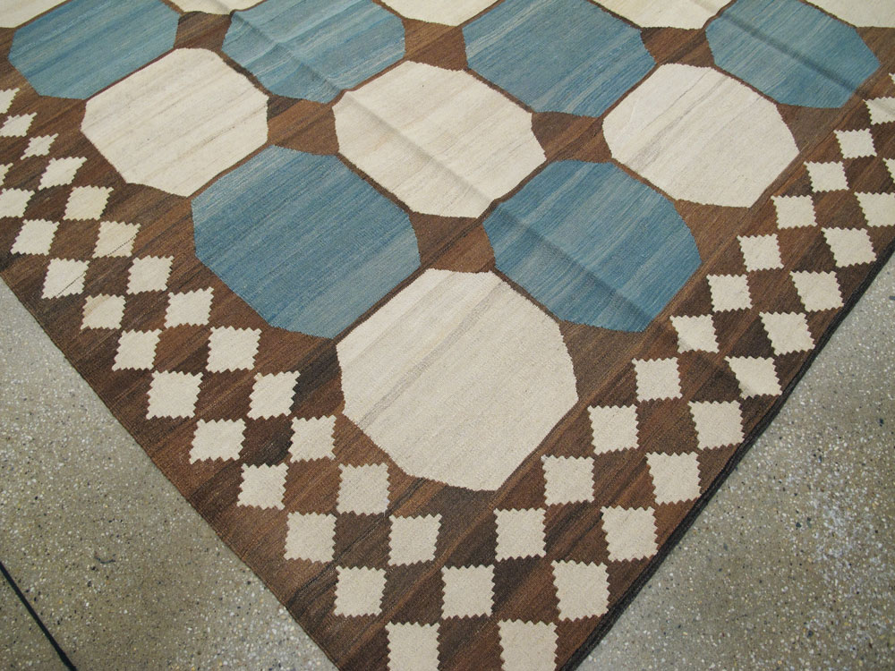 Modern Persian Kilim Room Size Rug, No.17825 - Gsblank