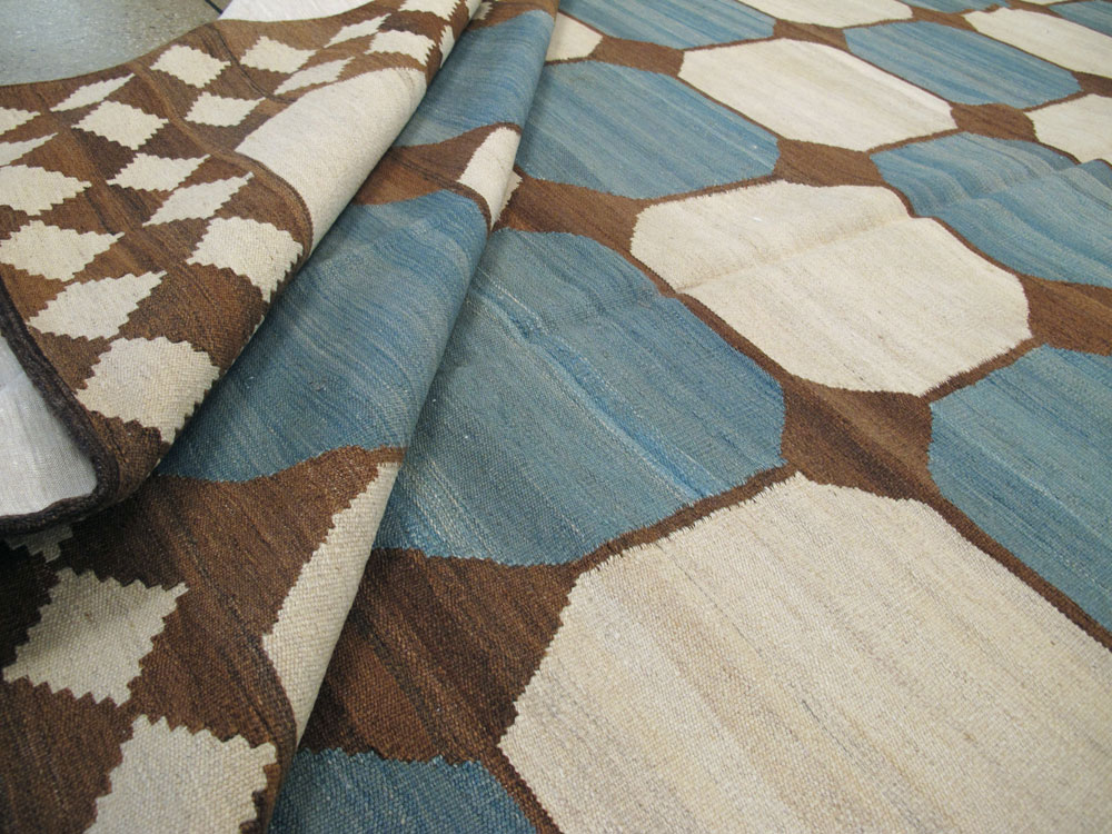 Modern Persian Kilim Room Size Rug, No.17825 - Gsblank