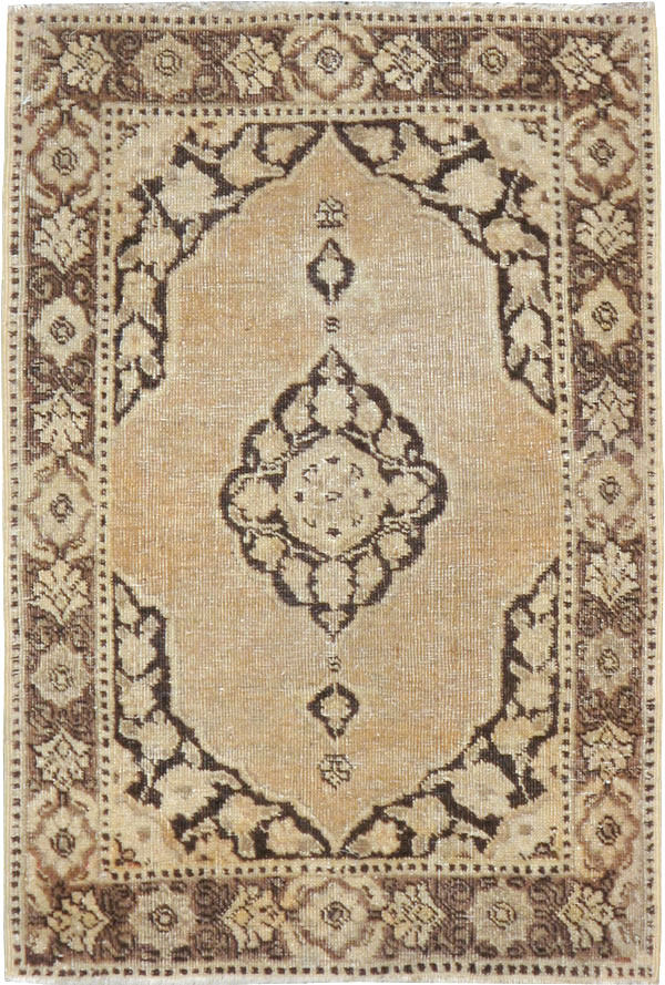 Antique Persian Tabriz Rug, No.17934 - Gsblank