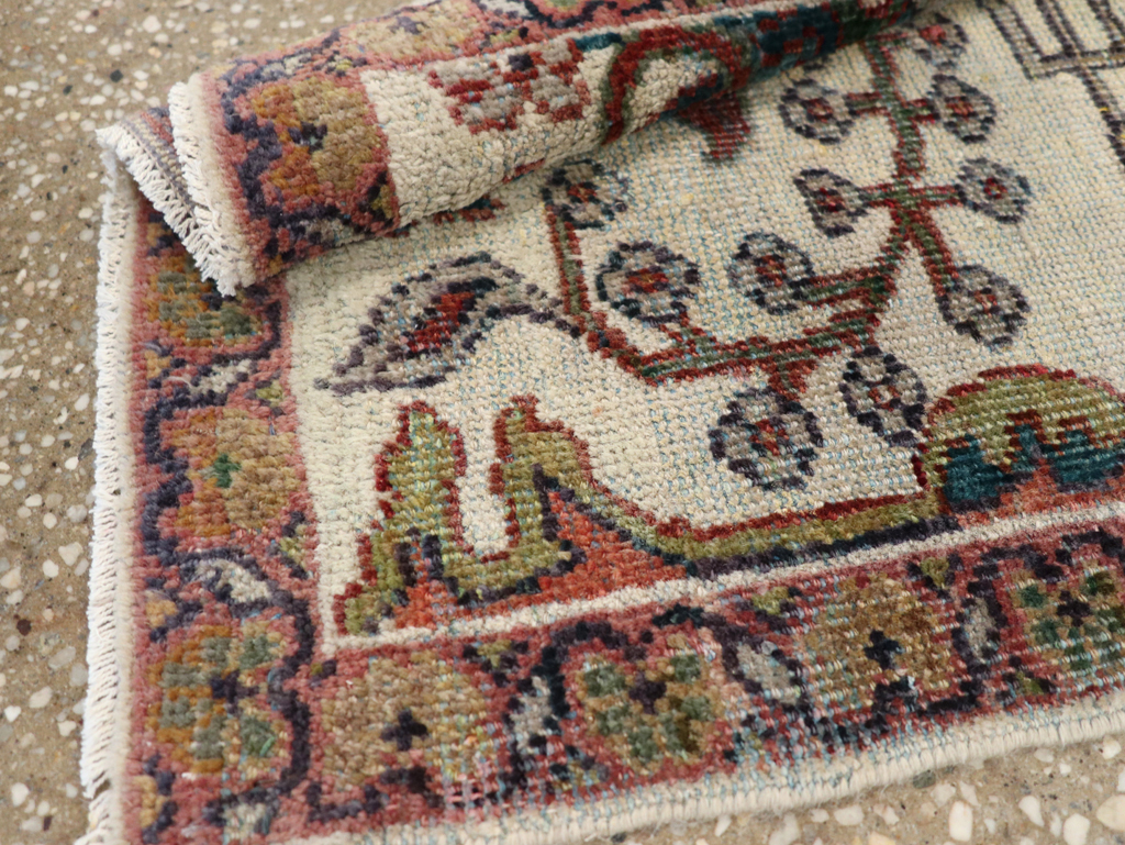 Vintage Persian Mahal Rug, No.17949 - Gsblank