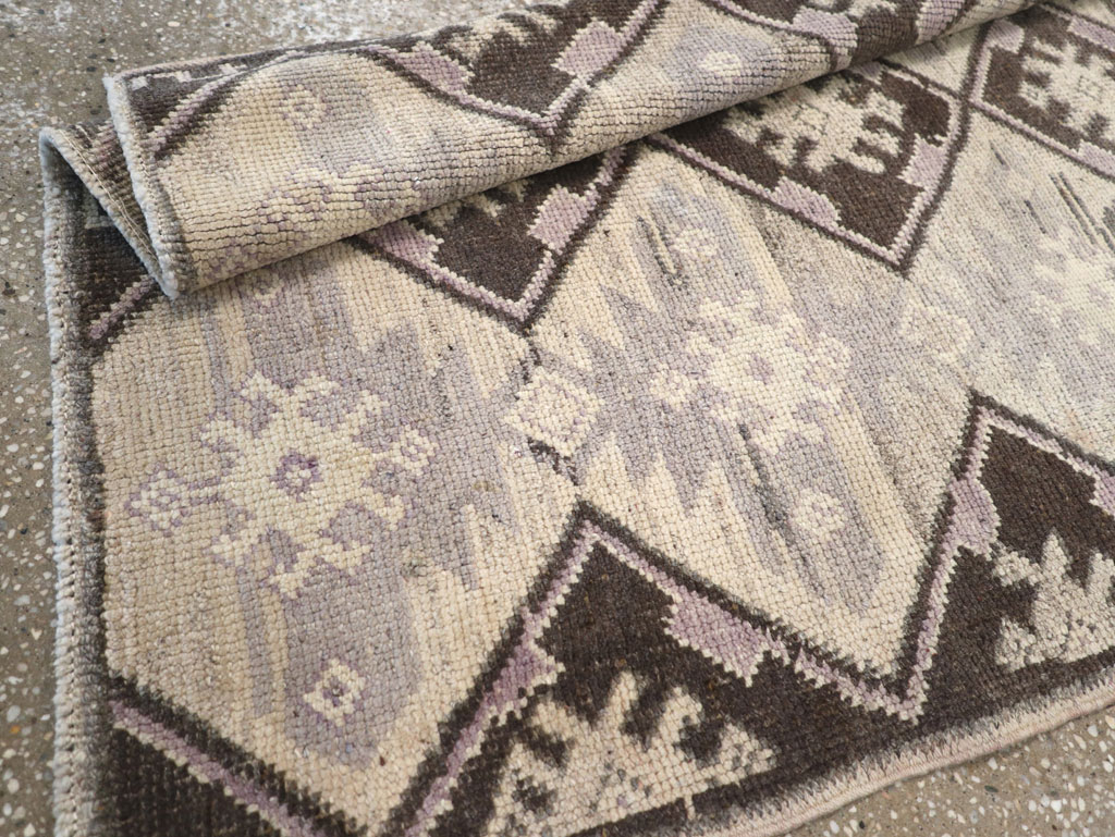 Vintage Turkish Anatolian Rug, No.18280 - Gsblank