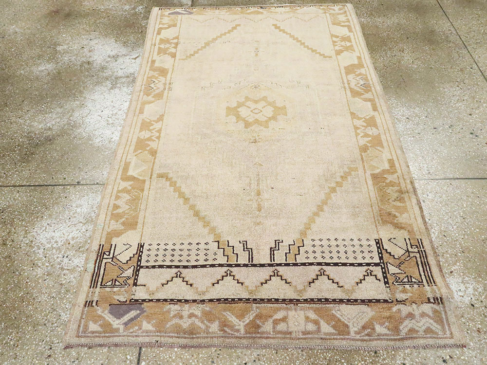 Vintage Turkish Oushak Rug, No.18314 - Gsblank