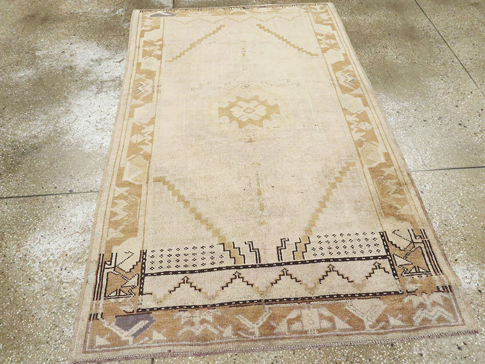 Vintage Turkish Oushak Rug, No.18314 - Gsblank