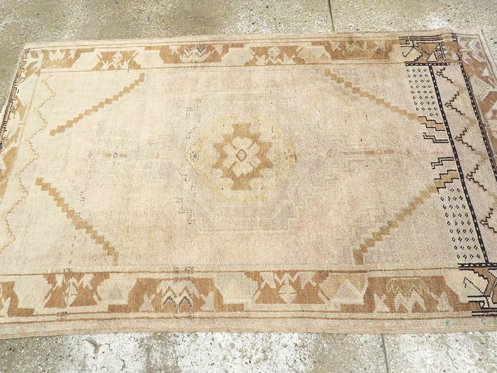 Vintage Turkish Oushak Rug, No.18314 - Gsblank