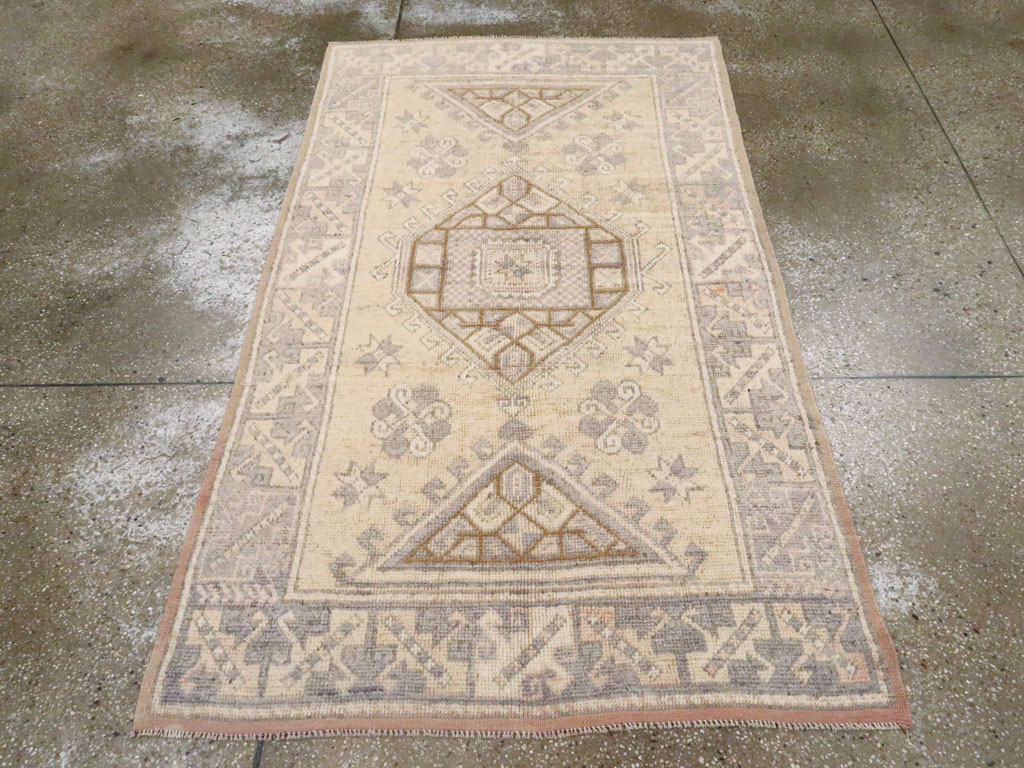 Vintage Turkish Anatolian Rug, No.18315 - Gsblank