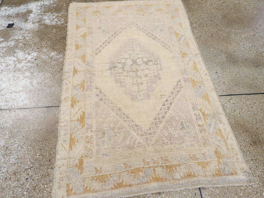 Vintage Turkish Oushak Rug, No.18319 - Gsblank
