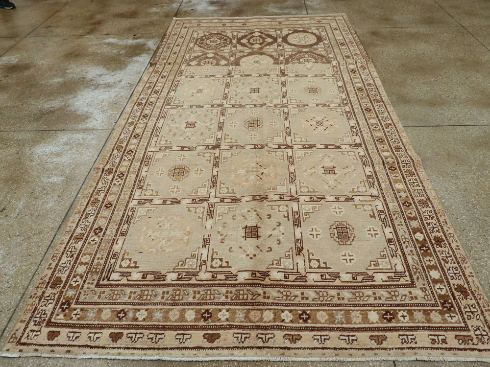 Vintage East Turkestan Khotan Carpet, No.18368 - Gsblank