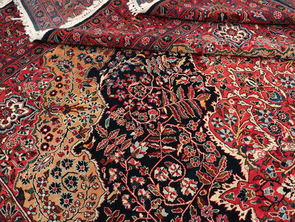 Antique Persian Sarouk Carpet, No.18387 - Gsblank
