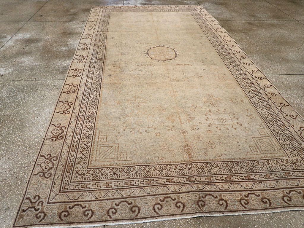 Vintage East Turkestan Khotan Carpet, No.18411 - Gsblank
