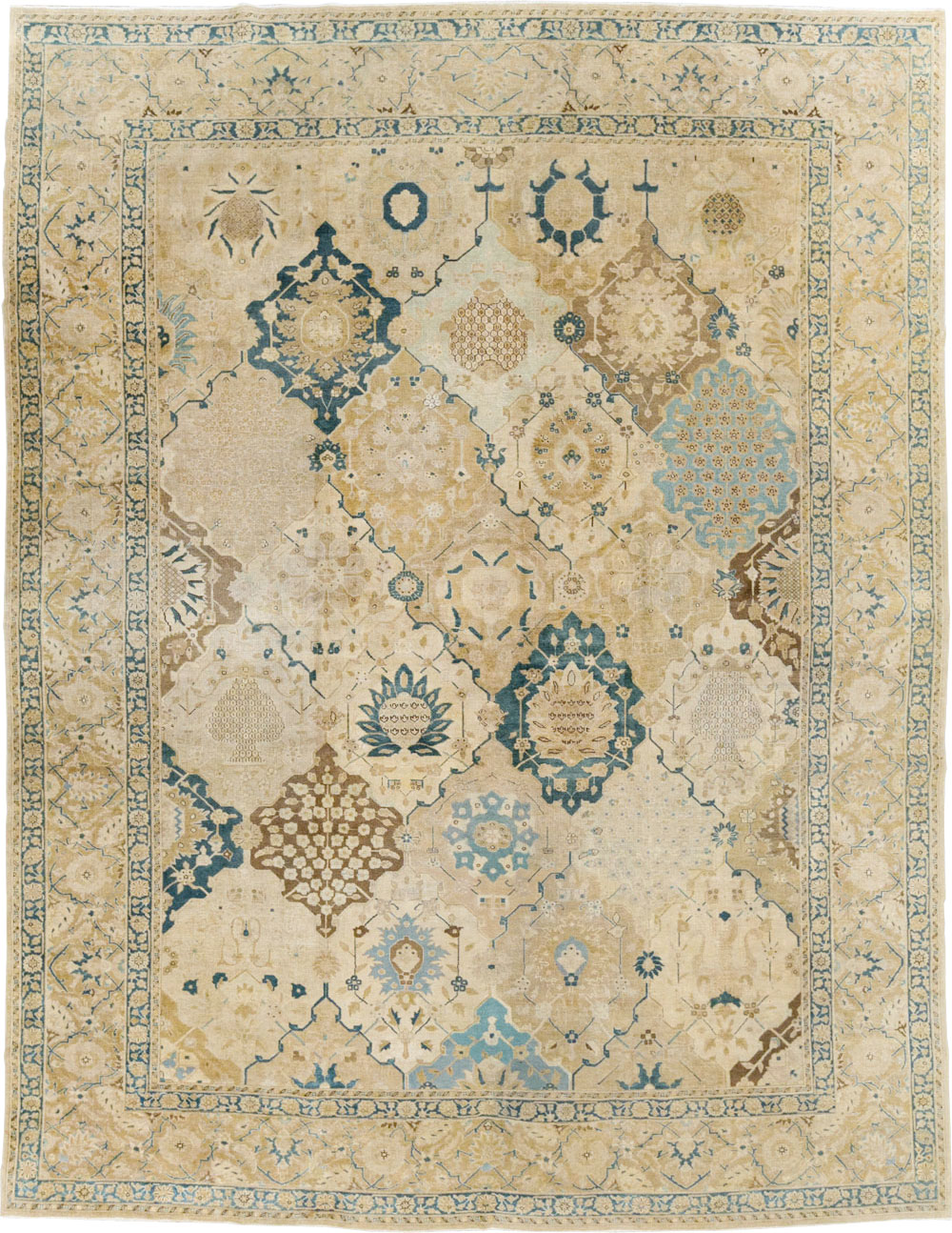 Antique Persian Tabriz Carpet, No.18571 - Gsblank