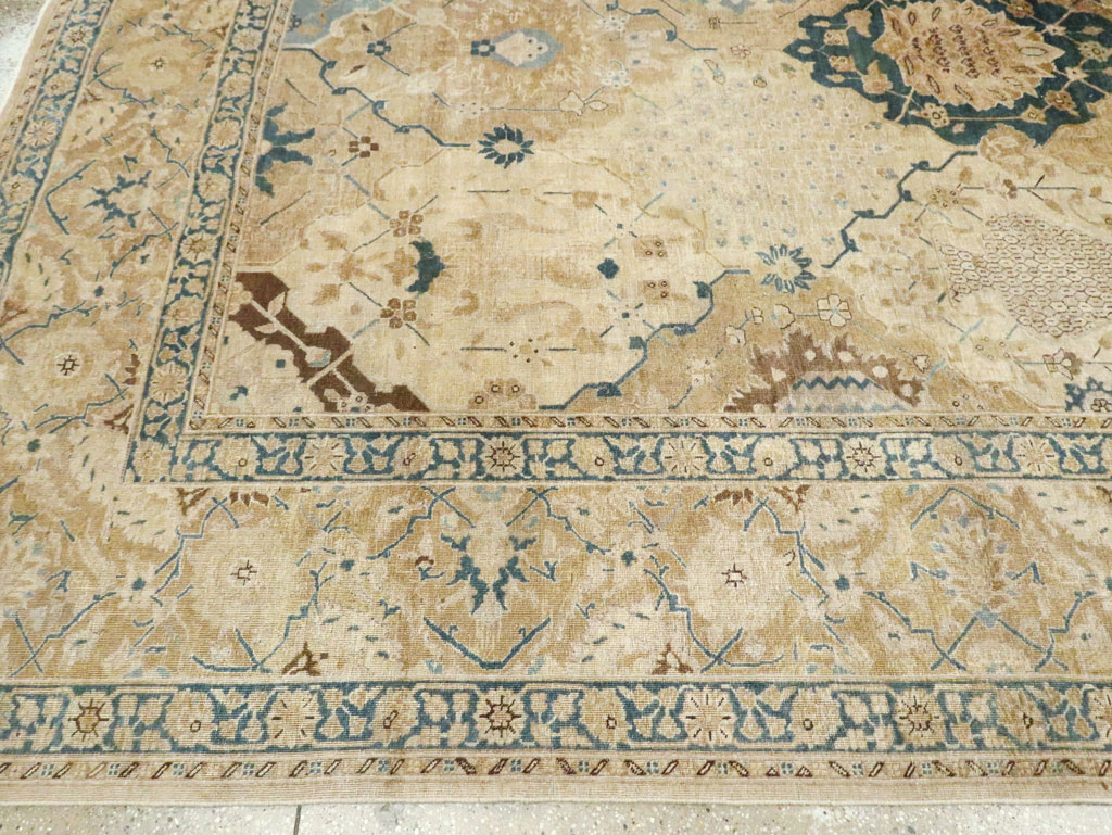 Antique Persian Tabriz Carpet, No.18571 - Gsblank