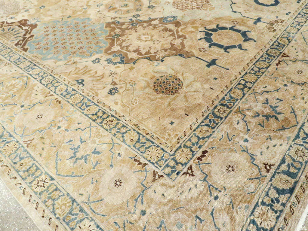Antique Persian Tabriz Carpet, No.18571 - Gsblank