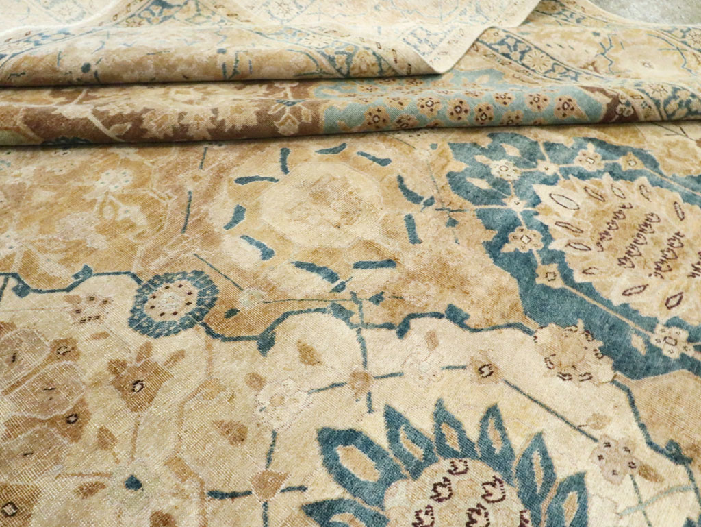 Antique Persian Tabriz Carpet, No.18571 - Gsblank