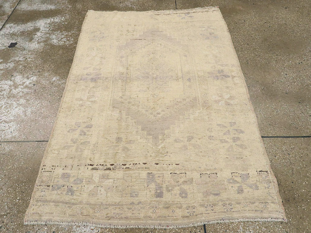 Vintage Turkish Oushak Rug, No.18606 - Gsblank