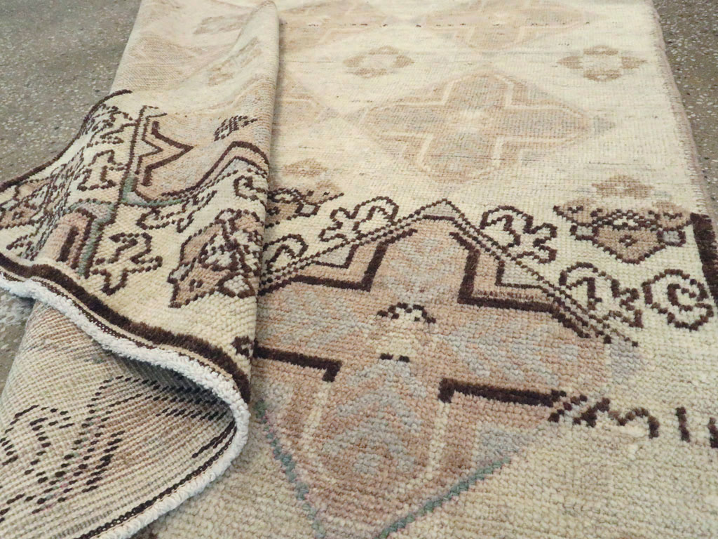 Vintage Turkish Anatolian Rug, No.18612 - Gsblank