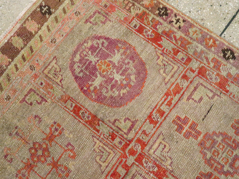 Vintage East Turkestan Khotan Rug, No.18717 - Gsblank