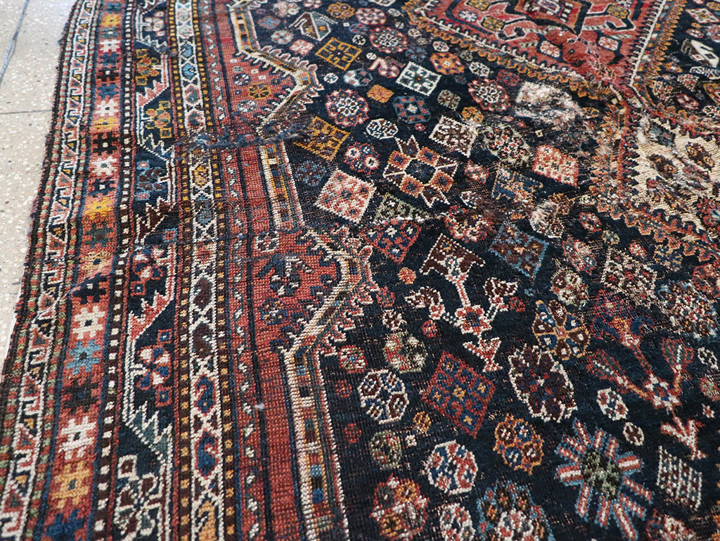 Antique Persian Shiraz Distressed Rug, No.20573 - Gsblank
