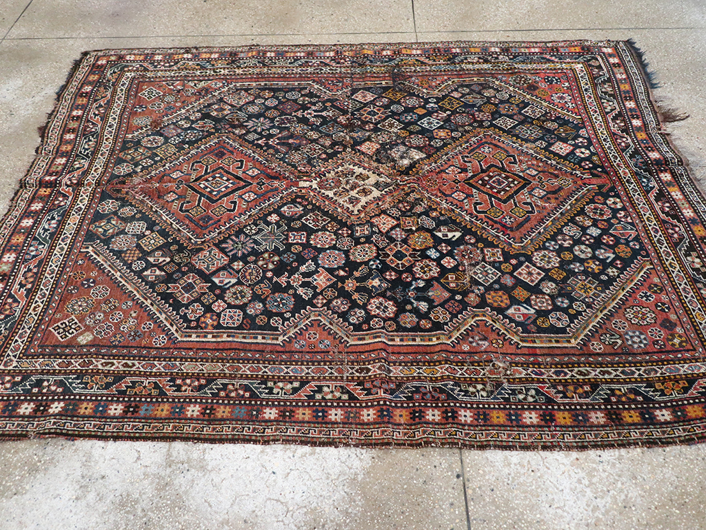 Antique Persian Shiraz Distressed Rug, No.20573 - Gsblank