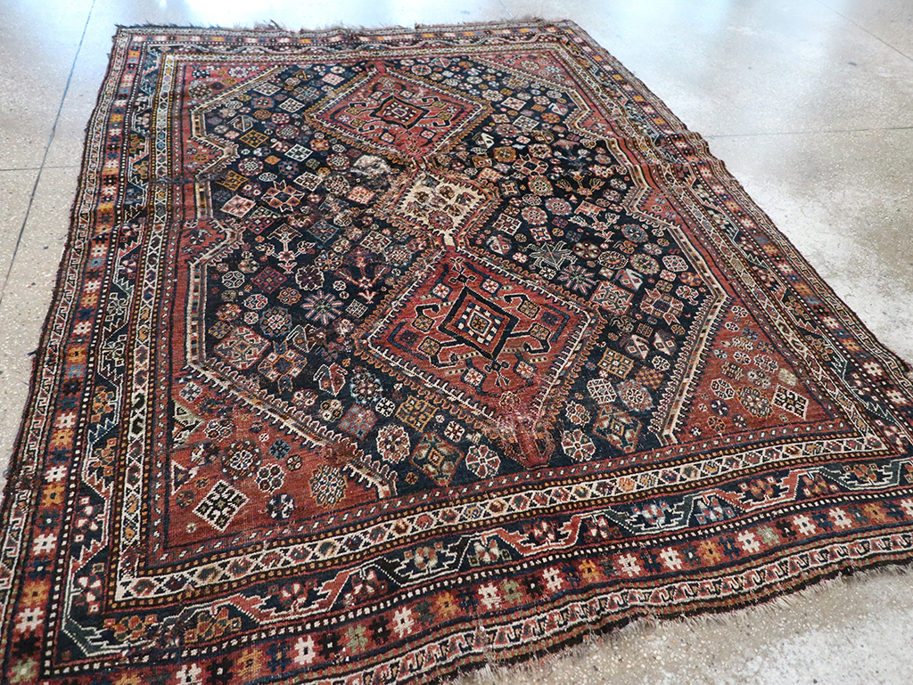 Antique Persian Shiraz Distressed Rug, No.20573 - Gsblank