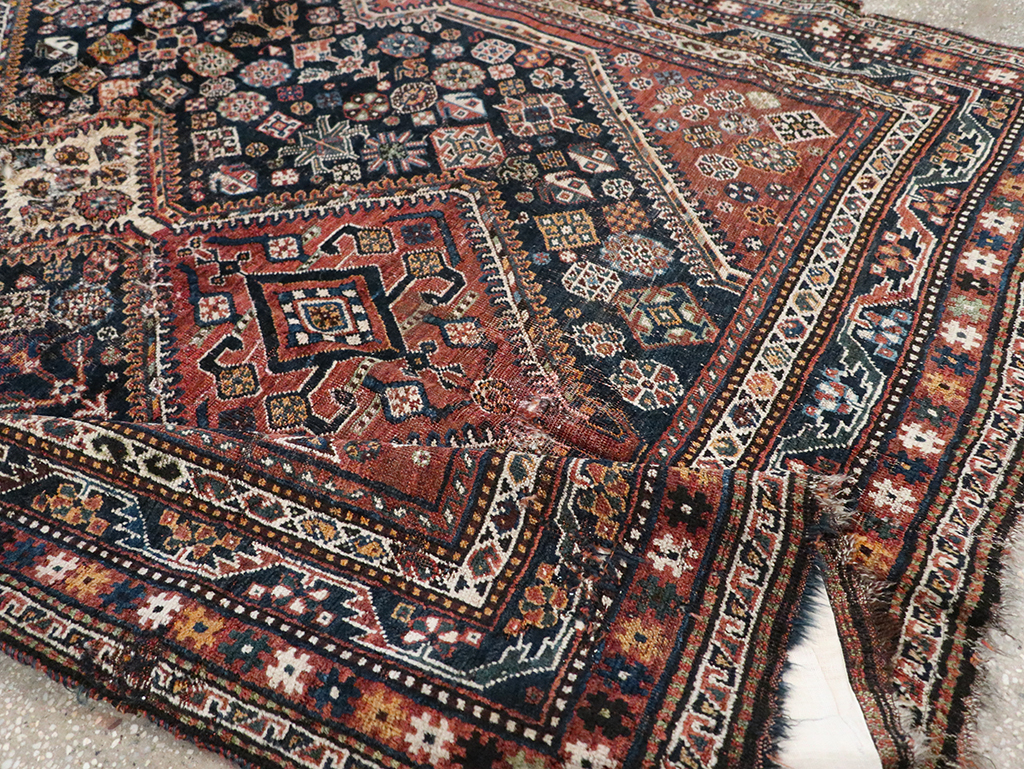 Antique Persian Shiraz Distressed Rug, No.20573 - Gsblank