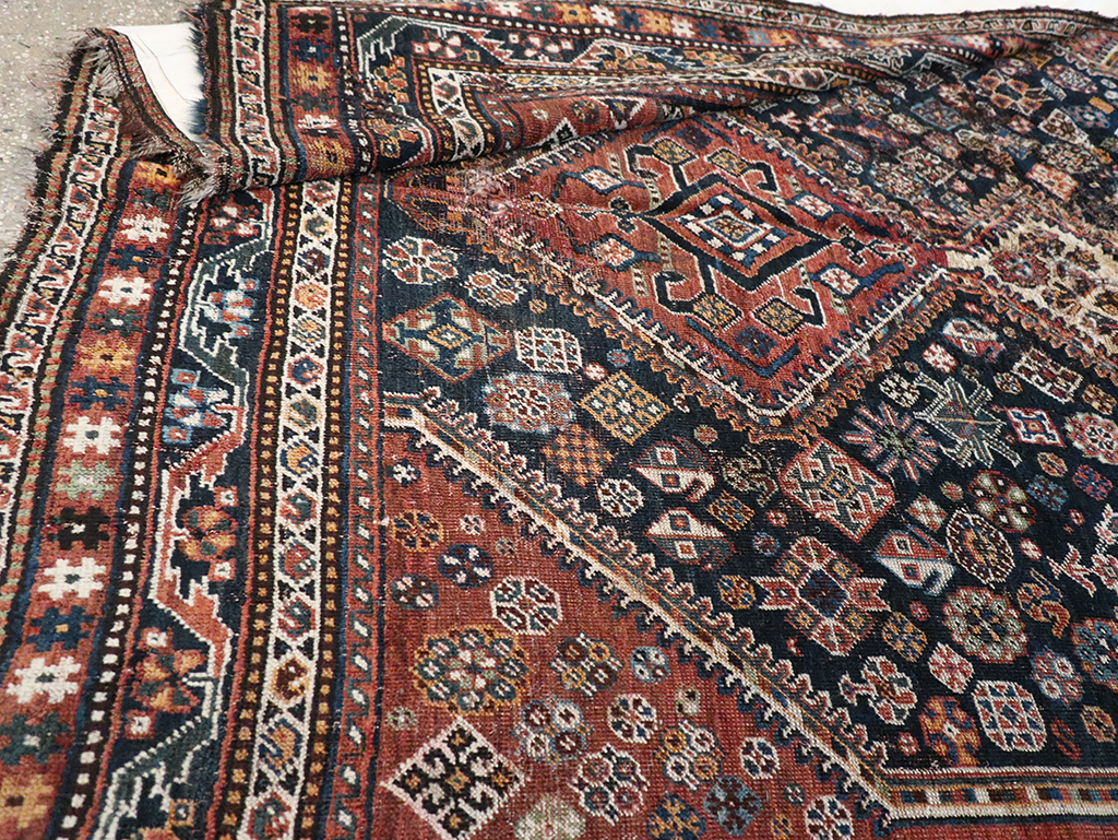 Antique Persian Shiraz Distressed Rug, No.20573 - Gsblank