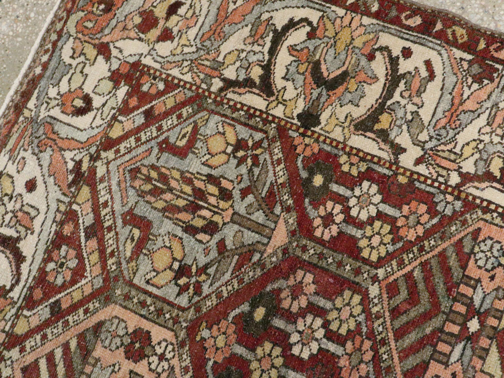 Antique Persian Bakhtiari Rug, No.20698 - Gsblank