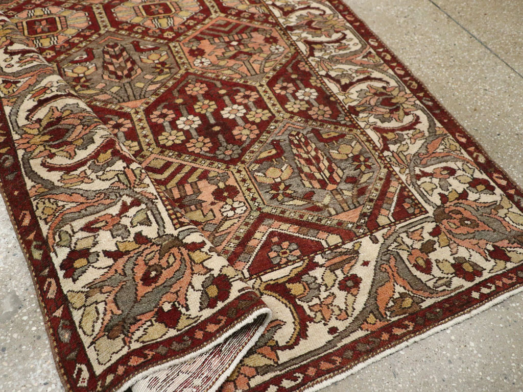 Antique Persian Bakhtiari Rug, No.20698 - Gsblank