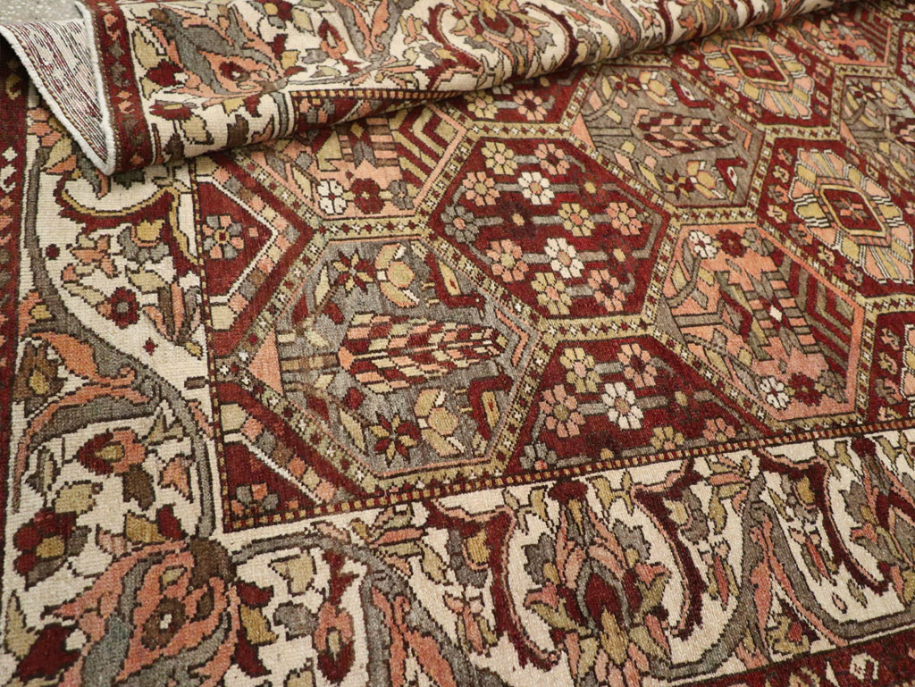 Antique Persian Bakhtiari Rug, No.20698 - Gsblank