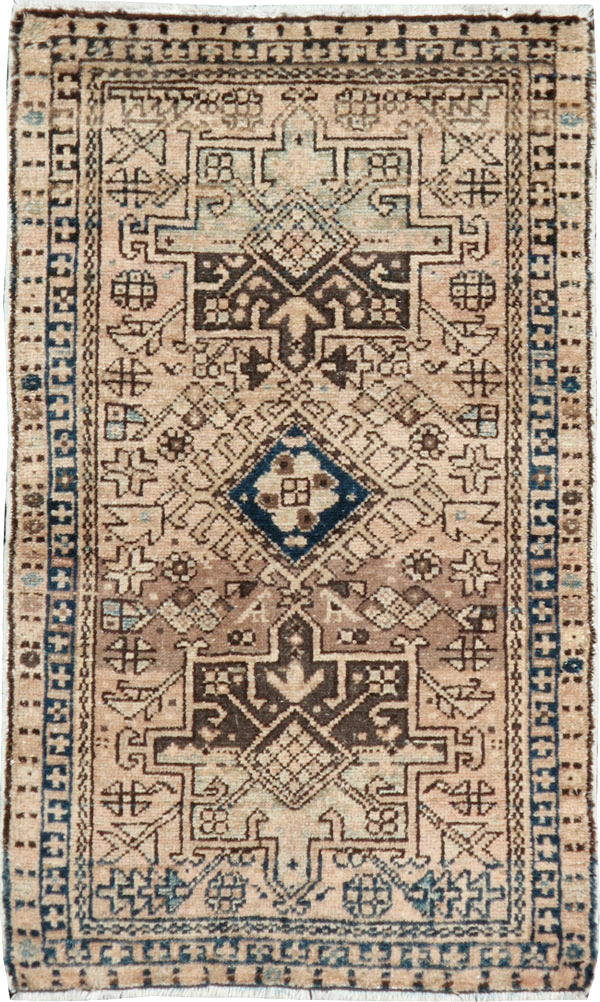 Vintage Persian Karajeh Throw Rug, No.20796 - Gsblank
