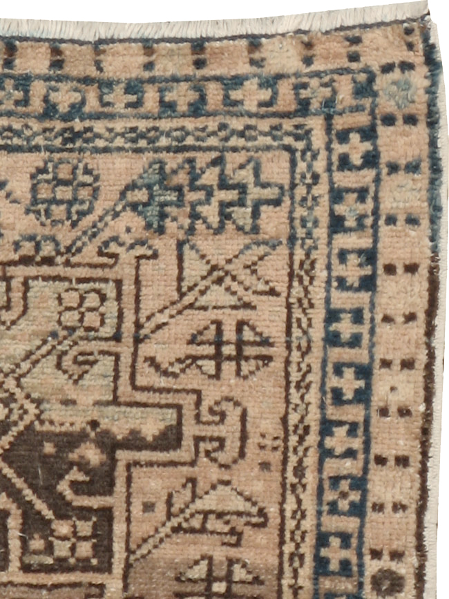 Vintage Persian Karajeh Throw Rug, No.20796 - Gsblank