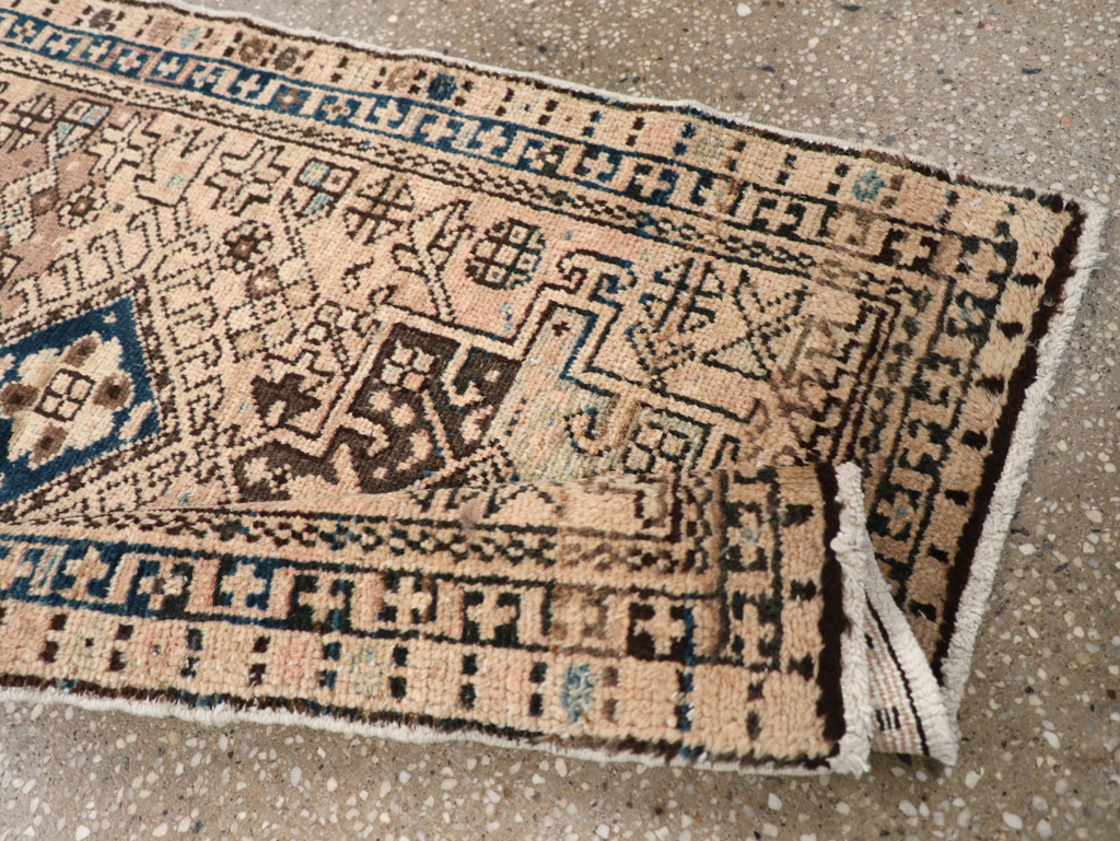 Vintage Persian Karajeh Throw Rug, No.20796 - Gsblank