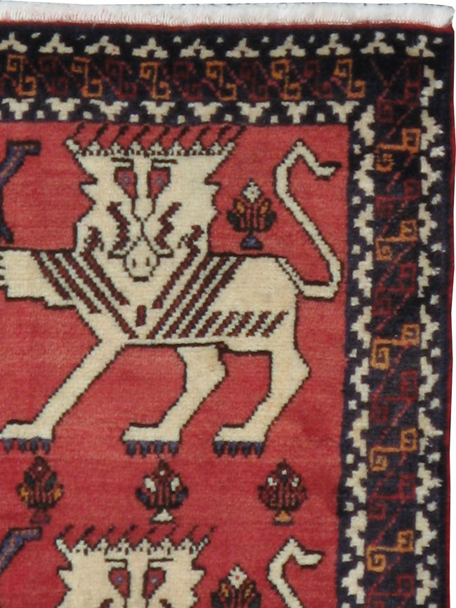 Vintage Persian Shiraz Pictorial Rug, No.20914 - Gsblank