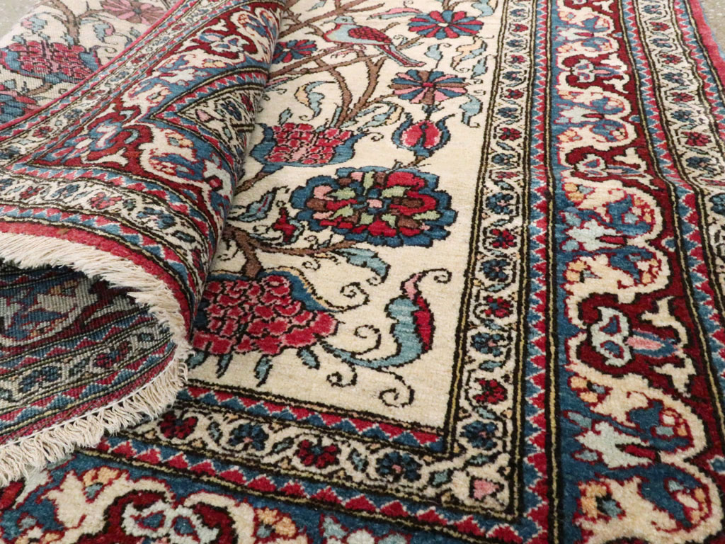 Vintage Persian Pictorial Isfahan Rug, No.21101 - Gsblank