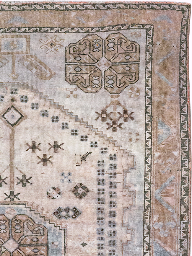 Vintage Persian Shiraz Throw Rug, No.21304 - Gsblank