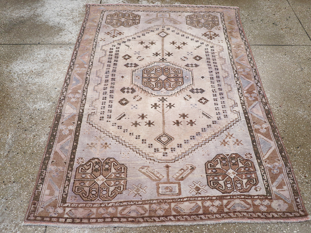 Vintage Persian Shiraz Throw Rug, No.21304 - Gsblank