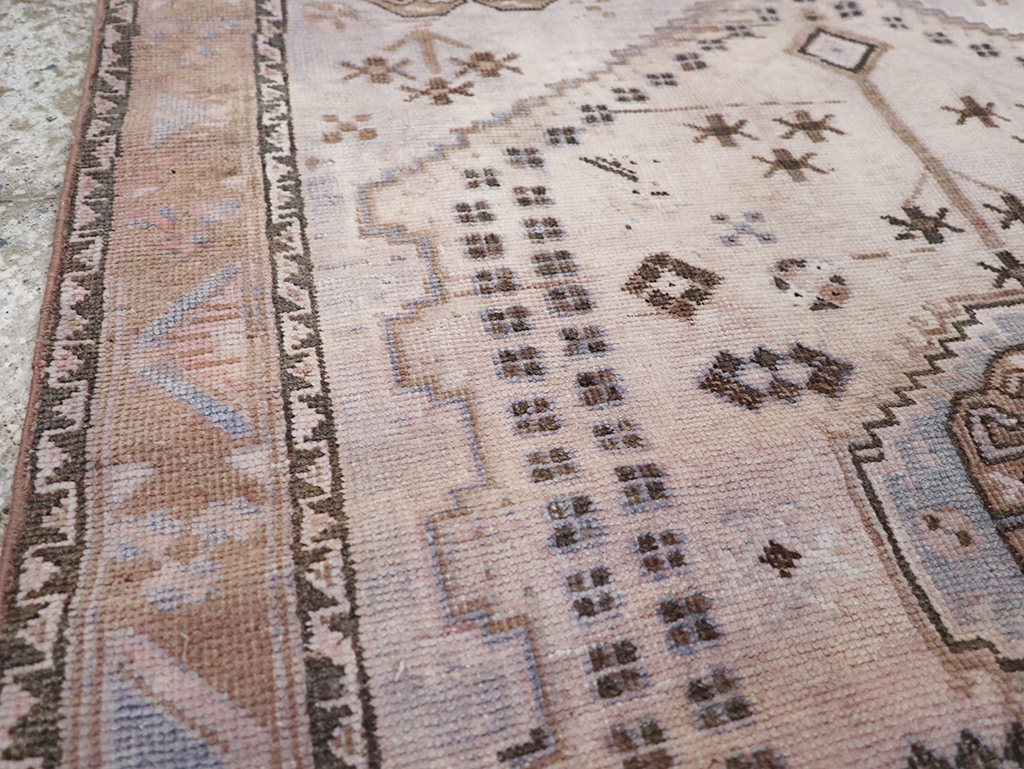 Vintage Persian Shiraz Throw Rug, No.21304 - Gsblank