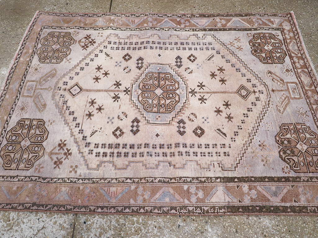 Vintage Persian Shiraz Throw Rug, No.21304 - Gsblank