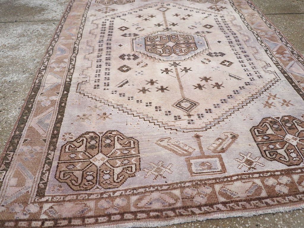 Vintage Persian Shiraz Throw Rug, No.21304 - Gsblank