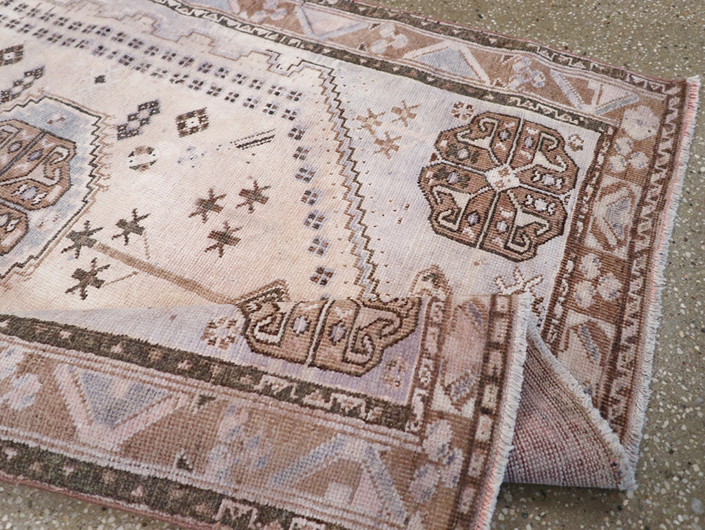 Vintage Persian Shiraz Throw Rug, No.21304 - Gsblank