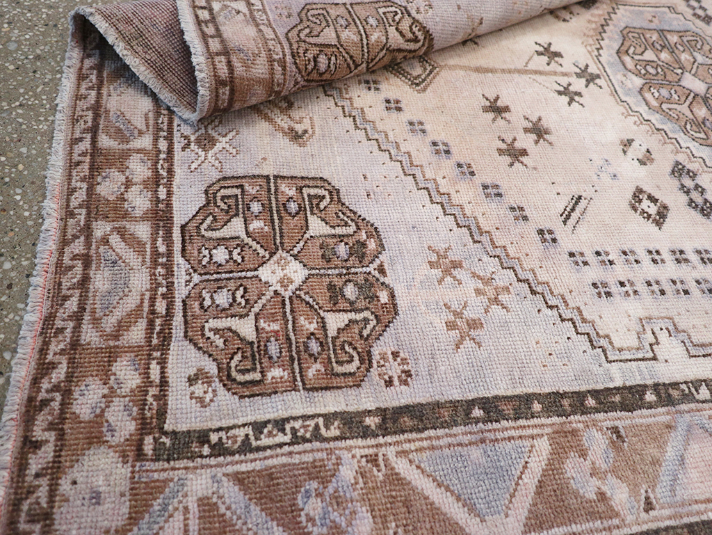 Vintage Persian Shiraz Throw Rug, No.21304 - Gsblank